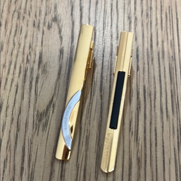 Nina Ricci Gold  color Tie Clips - Picture 1 of 4